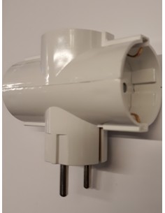 Adaptador 3 tomas con toma de tierra color blanco