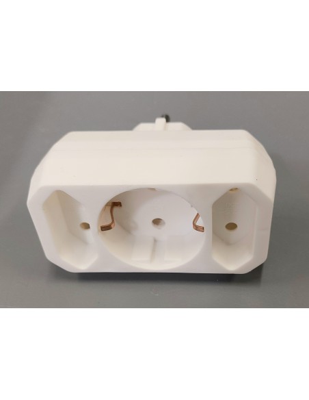 Ladron 2 tomas sin toma de tierra + 1 toma de tierra color blanco