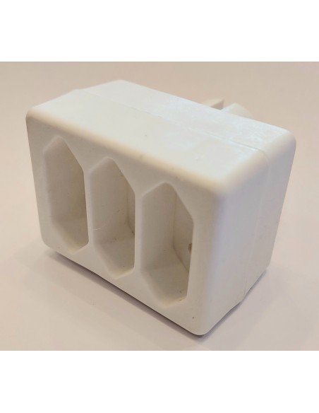 Ladron con 3 enchufes sin toma de tierra color blanco