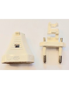 Clavija macho color crema