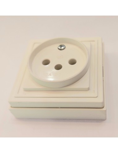 Enchufe superficie con toma de tierra...