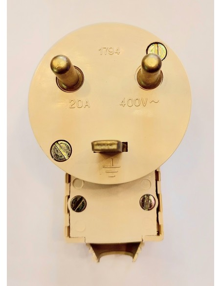 Clavija bipolar 20a toma de tierra con salida acodada marfil