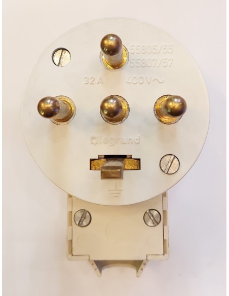 Legrand 55807 macho trifásico 3x32 + neutro color marfil
